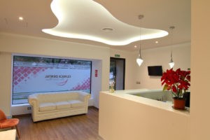 CLÍNICA DENTAL EN MOSTOLES CON LAS ÚLTIMAS TENDENCIAS EN TRATAMIENTOS DENTALES A PRECIOS MUY ASEQUIBLES. SOMOS UNA CONSULTA DENTAL DE DENTISTAS ESPAÑOLES, UBICADA EN EL MUNICIPIO DE MÓSTOLES, CON UNA DILATADA EXPERIENCIA EN EL SECTOR DE LA ODONTOLOGÍA A TRAVÉS DE NUESTROS PACIENTES CLIENTES DE TODAS LAS ZONAS, BARRIOS, DISTRITOS Y CALLES DE MÓSTOLES. Nuestra formación, experiencia y obsesión de hacer bien las cosas se ven reflejadas en la satisfacción de todos nuestros pacientes que nos han dado su confianza durante más de 25 años. Nuestros centros cuentas con un equipo médico formado en las mejores universidades del país con los últimos avances en implantología bucal, ortodoncia, prótesis e incluso Cirugía bucal, pues en la Clínica Dental de la Dra Esther Maján, tenemos las instalaciones y el personal necesario para realizar cualquier intervención quirúrgica bucal, pudiendo colocar implantes en aquellos casos en los que haya una gran pérdida de hueso, mediante, Técnicas de regeneración ósea guiada mediante el uso de membranas de colágeno e injertos procedentes de un biobanco óseo 100% seguro, Elevación sinusal tanto en técnicas abiertas como cerradas para zonas superiores-posteriores. En definitiva, siempre en la vanguardia tecnológica y en la formación avanzada y actualizada de nuestros dentistas. Visítenos y le podremos indicar cuanto cuesta su tratamiento personalizado, tenemos precios muy económicos que le entregaremos en su correspondiente presupuesto dental para Ortodoncia Implantes Osteointegrados Prótesis dental Endodoncia Odontopediatría con Odontólogo Pediatra Estética dental Preventiva Conservadora Cirugía Bucal Limpieza Dental Blanqueamiento; Ortodoncias Implantes Osteointegrados Prótesis dentales Endodoncias Odontopediatría con Odontólogos Pediatras Estéticas dentales Preventivas Conservadoras Cirugías Bucales Limpiezas Dentales Blanqueamientos etc. Además podemos darle la total garantía de que todos los doctores odontólogos son españoles, con sus acreditaciones en regla, con muchísima experiencia en el sector y la suficiente estabilidad laboral para prestar la máxima atención a las personas pacientes clientes que atienden y que viven en cualquiera de las calles del municipio de Móstoles, como por ejemplo: Prestamos servicio de Odontología a través de nuestros Dentistas Odontologos que realizan tratamientos dentales a clientes de la Calle Abantos, Dentista Mostoles Clinica Dental Tratamientos Dentales para pacientes clientes de Calle Abeto, Dentista Mostoles Clinica Dental Tratamientos Dentales para pacientes clientes de Calle Acacias, Dentista Mostoles Clinica Dental Tratamientos Dentales para pacientes clientes de Calle Acebo, Dentista Mostoles Clinica Dental Tratamientos Dentales para pacientes clientes de Calle Adelfas, Dentista Mostoles Clinica Dental Tratamientos Dentales para pacientes clientes de Plaza Agustín de Betancourt, Dentista Mostoles Clinica Dental Tratamientos Dentales para pacientes clientes de Calle Alcalde de Móstoles, Dentista Mostoles Clinica Dental Tratamientos Dentales para pacientes clientes de Avda Avenida Alcorcón-Plasencia, Dentista Mostoles Clinica Dental Tratamientos Dentales para pacientes clientes de Ctra Carretera Alejandro Goicoechea, Dentista Mostoles Clinica Dental Tratamientos Dentales para pacientes clientes de Calle Alerce, Dentista Mostoles Clinica Dental Tratamientos Dentales para pacientes clientes de Calle Alfarería, Dentista Mostoles Clinica Dental Tratamientos Dentales para pacientes clientes de Calle Almendro, Dentista Mostoles Clinica Dental Tratamientos Dentales para pacientes clientes de Calle Alquimia, Dentista Mostoles Clinica Dental Tratamientos Dentales para pacientes clientes de Calle Amapola, Dentista Mostoles Clinica Dental Tratamientos Dentales para pacientes clientes de Calle Andalucía, Dentista Mostoles Clinica Dental Tratamientos Dentales para pacientes clientes de Pque Arces, Dentista Mostoles Clinica Dental Tratamientos Dentales para pacientes clientes de Calle Arces, Dentista Mostoles Clinica Dental Tratamientos Dentales para pacientes clientes de Plaza Arces, Dentista Mostoles Clinica Dental Tratamientos Dentales para pacientes clientes de Travesia Arizónicas, Dentista Mostoles Clinica Dental Tratamientos Dentales para pacientes clientes de Calle Arroyo, Dentista Mostoles Clinica Dental Tratamientos Dentales para pacientes clientes de Paseo Arroyomolinos M-413, Dentista Mostoles Clinica Dental Tratamientos Dentales para pacientes clientes de Ctra Carretera Avellano, Dentista Mostoles Clinica Dental Tratamientos Dentales para pacientes clientes de Calle Azucena, Dentista Mostoles Clinica Dental Tratamientos Dentales para pacientes clientes de Calle Begonia, Dentista Mostoles Clinica Dental Tratamientos Dentales para pacientes clientes de Calle Caléndula, Dentista Mostoles Clinica Dental Tratamientos Dentales para pacientes clientes de Calle Camelia, Dentista Mostoles Clinica Dental Tratamientos Dentales para pacientes clientes de Calle Camino de Pajarillas, Dentista Mostoles Clinica Dental Tratamientos Dentales para pacientes clientes de Travesia Cañas, Dentista Mostoles Clinica Dental Tratamientos Dentales para pacientes clientes de Cmno Camino Carrasquillas, Dentista Mostoles Clinica Dental Tratamientos Dentales para pacientes clientes de Senda Castaño, Dentista Mostoles Clinica Dental Tratamientos Dentales para pacientes clientes de Calle Castaño, Dentista Mostoles Clinica Dental Tratamientos Dentales para pacientes clientes de Travesia Catalpa, Dentista Mostoles Clinica Dental Tratamientos Dentales para pacientes clientes de Calle Cedros, Dentista Mostoles Clinica Dental Tratamientos Dentales para pacientes clientes de Calle Celindo, Dentista Mostoles Clinica Dental Tratamientos Dentales para pacientes clientes de Calle Cerezo, Dentista Mostoles Clinica Dental Tratamientos Dentales para pacientes clientes de Calle Chopo, Dentista Mostoles Clinica Dental Tratamientos Dentales para pacientes clientes de Calle Ciprés, Dentista Mostoles Clinica Dental Tratamientos Dentales para pacientes clientes de Calle Clavel, Dentista Mostoles Clinica Dental Tratamientos Dentales para pacientes clientes de Calle Coníferas, Dentista Mostoles Clinica Dental Tratamientos Dentales para pacientes clientes de Plaza Cosme García Sáenz, Dentista Mostoles Clinica Dental Tratamientos Dentales para pacientes clientes de Avda Avenida Crisantemo, Dentista Mostoles Clinica Dental Tratamientos Dentales para pacientes clientes de Calle Dalia, Dentista Mostoles Clinica Dental Tratamientos Dentales para pacientes clientes de Calle Doctor Antonio San Miguel, Dentista Mostoles Clinica Dental Tratamientos Dentales para pacientes clientes de Calle Doctor Marañón, Dentista Mostoles Clinica Dental Tratamientos Dentales para pacientes clientes de Calle Encinas, Dentista Mostoles Clinica Dental Tratamientos Dentales para pacientes clientes de Calle Encinas, Dentista Mostoles Clinica Dental Tratamientos Dentales para pacientes clientes de Travesia Este, Dentista Mostoles Clinica Dental Tratamientos Dentales para pacientes clientes de Gta Glorieta Glorieta Esteban García, Dentista Mostoles Clinica Dental Tratamientos Dentales para pacientes clientes de Avda Avenida Eucalipto, Dentista Mostoles Clinica Dental Tratamientos Dentales para pacientes clientes de Calle Extremadura (Actual N-V), Dentista Mostoles Clinica Dental Tratamientos Dentales para pacientes clientes de Ctra Carretera Extremadura (Actual N-V), Dentista Mostoles Clinica Dental Tratamientos Dentales para pacientes clientes de Ctra Carretera Federico Cantero Villamil, Dentista Mostoles Clinica Dental Tratamientos Dentales para pacientes clientes de Calle Ferrocarril, Dentista Mostoles Clinica Dental Tratamientos Dentales para pacientes clientes de Calle Fragua, Dentista Mostoles Clinica Dental Tratamientos Dentales para pacientes clientes de Calle Fresnos, Dentista Mostoles Clinica Dental Tratamientos Dentales para pacientes clientes de Calle Gardenia, Dentista Mostoles Clinica Dental Tratamientos Dentales para pacientes clientes de Calle Geranio, Dentista Mostoles Clinica Dental Tratamientos Dentales para pacientes clientes de Calle Gladiolo, Dentista Mostoles Clinica Dental Tratamientos Dentales para pacientes clientes de Calle Guindadas, Dentista Mostoles Clinica Dental Tratamientos Dentales para pacientes clientes de Cmno Camino Haya, Dentista Mostoles Clinica Dental Tratamientos Dentales para pacientes clientes de Calle Herrería, Dentista Mostoles Clinica Dental Tratamientos Dentales para pacientes clientes de Paseo Higuera, Dentista Mostoles Clinica Dental Tratamientos Dentales para pacientes clientes de Calle Hortensia, Dentista Mostoles Clinica Dental Tratamientos Dentales para pacientes clientes de Calle Jacinto, Dentista Mostoles Clinica Dental Tratamientos Dentales para pacientes clientes de Calle Jazmines, Dentista Mostoles Clinica Dental Tratamientos Dentales para pacientes clientes de Gta Glorieta Glorieta Julio Cervera, Dentista Mostoles Clinica Dental Tratamientos Dentales para pacientes clientes de Calle Laurel, Dentista Mostoles Clinica Dental Tratamientos Dentales para pacientes clientes de Calle Lilas, Dentista Mostoles Clinica Dental Tratamientos Dentales para pacientes clientes de Calle Lilos, Dentista Mostoles Clinica Dental Tratamientos Dentales para pacientes clientes de Calle Lomo, Dentista Mostoles Clinica Dental Tratamientos Dentales para pacientes clientes de Cmno Camino Madrid, Dentista Mostoles Clinica Dental Tratamientos Dentales para pacientes clientes de Avda Avenida Madroño, Dentista Mostoles Clinica Dental Tratamientos Dentales para pacientes clientes de Calle Magnolio, Dentista Mostoles Clinica Dental Tratamientos Dentales para pacientes clientes de Calle Manzanos, Dentista Mostoles Clinica Dental Tratamientos Dentales para pacientes clientes de Cmno Camino Margarita, Dentista Mostoles Clinica Dental Tratamientos Dentales para pacientes clientes de Calle Marquetería, Dentista Mostoles Clinica Dental Tratamientos Dentales para pacientes clientes de Calle Mimosas, Dentista Mostoles Clinica Dental Tratamientos Dentales para pacientes clientes de Calle Moreras, Dentista Mostoles Clinica Dental Tratamientos Dentales para pacientes clientes de Calle Moscatelares, Dentista Mostoles Clinica Dental Tratamientos Dentales para pacientes clientes de Senda Móstoles, Dentista Mostoles Clinica Dental Tratamientos Dentales para pacientes clientes de Paseo Muerto, Dentista Mostoles Clinica Dental Tratamientos Dentales para pacientes clientes de Cmno Camino Naranjo, Dentista Mostoles Clinica Dental Tratamientos Dentales para pacientes clientes de Calle Narciso, Dentista Mostoles Clinica Dental Tratamientos Dentales para pacientes clientes de Calle Nardos, Dentista Mostoles Clinica Dental Tratamientos Dentales para pacientes clientes de Calle Nieves, Dentista Mostoles Clinica Dental Tratamientos Dentales para pacientes clientes de Avda Avenida Nogal, Dentista Mostoles Clinica Dental Tratamientos Dentales para pacientes clientes de Calle Obispo, Dentista Mostoles Clinica Dental Tratamientos Dentales para pacientes clientes de Cmno Camino Ocho de Marzo, Dentista Mostoles Clinica Dental Tratamientos Dentales para pacientes clientes de Plaza Olivos, Dentista Mostoles Clinica Dental Tratamientos Dentales para pacientes clientes de Paseo Olmos, Dentista Mostoles Clinica Dental Tratamientos Dentales para pacientes clientes de Calle Orfebrería, Dentista Mostoles Clinica Dental Tratamientos Dentales para pacientes clientes de Calle Orquídea, Dentista Mostoles Clinica Dental Tratamientos Dentales para pacientes clientes de Calle Palmera, Dentista Mostoles Clinica Dental Tratamientos Dentales para pacientes clientes de Calle Paseo de Móstoles, Dentista Mostoles Clinica Dental Tratamientos Dentales para pacientes clientes de Travesia Peña Rubia, Dentista Mostoles Clinica Dental Tratamientos Dentales para pacientes clientes de Calle Peñalara, Dentista Mostoles Clinica Dental Tratamientos Dentales para pacientes clientes de Calle Peñota, Dentista Mostoles Clinica Dental Tratamientos Dentales para pacientes clientes de Calle Peral, Dentista Mostoles Clinica Dental Tratamientos Dentales para pacientes clientes de Calle Petunia, Dentista Mostoles Clinica Dental Tratamientos Dentales para pacientes clientes de Calle Pino, Dentista Mostoles Clinica Dental Tratamientos Dentales para pacientes clientes de Calle Plasencia, Dentista Mostoles Clinica Dental Tratamientos Dentales para pacientes clientes de Calle Prado Ovejero, Dentista Mostoles Clinica Dental Tratamientos Dentales para pacientes clientes de Pque Puerto Almenara, Dentista Mostoles Clinica Dental Tratamientos Dentales para pacientes clientes de Calle Puerto Canencia, Dentista Mostoles Clinica Dental Tratamientos Dentales para pacientes clientes de Calle Puerto Cruz Verde, Dentista Mostoles Clinica Dental Tratamientos Dentales para pacientes clientes de Calle Puerto de Cotos, Dentista Mostoles Clinica Dental Tratamientos Dentales para pacientes clientes de Calle Puerto Guadarrama, Dentista Mostoles Clinica Dental Tratamientos Dentales para pacientes clientes de Calle Puerto Linera, Dentista Mostoles Clinica Dental Tratamientos Dentales para pacientes clientes de Calle Puerto Morcuera, Dentista Mostoles Clinica Dental Tratamientos Dentales para pacientes clientes de Calle Puerto Navacerrada, Dentista Mostoles Clinica Dental Tratamientos Dentales para pacientes clientes de Calle Puerto Navafría, Dentista Mostoles Clinica Dental Tratamientos Dentales para pacientes clientes de Calle Puerto Neveros, Dentista Mostoles Clinica Dental Tratamientos Dentales para pacientes clientes de Calle Puerto Real, Dentista Mostoles Clinica Dental Tratamientos Dentales para pacientes clientes de Calle Puerto Somosierra, Dentista Mostoles Clinica Dental Tratamientos Dentales para pacientes clientes de Calle Ramón de la Sagra, Dentista Mostoles Clinica Dental Tratamientos Dentales para pacientes clientes de Avda Avenida Ramón Verea, Dentista Mostoles Clinica Dental Tratamientos Dentales para pacientes clientes de Calle Rivera de San Pedro, Dentista Mostoles Clinica Dental Tratamientos Dentales para pacientes clientes de Calle Roble, Dentista Mostoles Clinica Dental Tratamientos Dentales para pacientes clientes de Calle Rosales, Dentista Mostoles Clinica Dental Tratamientos Dentales para pacientes clientes de Avda Avenida Rosales, Dentista Mostoles Clinica Dental Tratamientos Dentales para pacientes clientes de Pque San Juan, Dentista Mostoles Clinica Dental Tratamientos Dentales para pacientes clientes de Calle Santa Gema, Dentista Mostoles Clinica Dental Tratamientos Dentales para pacientes clientes de Calle Santa Isabel, Dentista Mostoles Clinica Dental Tratamientos Dentales para pacientes clientes de Calle Santa Lucía, Dentista Mostoles Clinica Dental Tratamientos Dentales para pacientes clientes de Calle Santa María de la Cabeza, Dentista Mostoles Clinica Dental Tratamientos Dentales para pacientes clientes de Calle Sauces, Dentista Mostoles Clinica Dental Tratamientos Dentales para pacientes clientes de Avda Avenida Segovia, Dentista Mostoles Clinica Dental Tratamientos Dentales para pacientes clientes de Cmno Camino Sicómoro, Dentista Mostoles Clinica Dental Tratamientos Dentales para pacientes clientes de Calle Siete Picos, Dentista Mostoles Clinica Dental Tratamientos Dentales para pacientes clientes de Calle Soto de San Marcos, Dentista Mostoles Clinica Dental Tratamientos Dentales para pacientes clientes de Cmno Camino Tamarindo, Dentista Mostoles Clinica Dental Tratamientos Dentales para pacientes clientes de Calle Tejo, Dentista Mostoles Clinica Dental Tratamientos Dentales para pacientes clientes de Calle Tilos, Dentista Mostoles Clinica Dental Tratamientos Dentales para pacientes clientes de Calle Tulipán, Dentista Mostoles Clinica Dental Tratamientos Dentales para pacientes clientes de Calle Vereda Segoviana, Dentista Mostoles Clinica Dental Tratamientos Dentales para pacientes clientes de Calle Villaviciosa (M-856), Dentista Mostoles Clinica Dental Tratamientos Dentales para pacientes clientes de Ctra Carretera villaviciosa de Odón a Mo, Dentista Mostoles Clinica Dental Tratamientos Dentales para pacientes clientes de Cmno Camino Villaviciosa, Dentista Mostoles Clinica Dental Tratamientos Dentales para pacientes clientes de Cmno Camino Violeta, Dentista Mostoles Clinica Dental Tratamientos Dentales para pacientes clientes de Calle Virgen de Begoña, Dentista Mostoles Clinica Dental Tratamientos Dentales para pacientes clientes de Calle Virgen de Guadalupe, Dentista Mostoles Clinica Dental Tratamientos Dentales para pacientes clientes de Calle Virgen de la Ascensión, Dentista Mostoles Clinica Dental Tratamientos Dentales para pacientes clientes de Calle Virgen de la Asunción, Dentista Mostoles Clinica Dental Tratamientos Dentales para pacientes clientes de Calle Virgen de la Montaña, Dentista Mostoles Clinica Dental Tratamientos Dentales para pacientes clientes de Calle Virgen de la Paloma, Dentista Mostoles Clinica Dental Tratamientos Dentales para pacientes clientes de Calle Virgen de la Soledad, Dentista Mostoles Clinica Dental Tratamientos Dentales para pacientes clientes de Calle Virgen de las Angustias, Dentista Mostoles Clinica Dental Tratamientos Dentales para pacientes clientes de Calle Virgen de los Dolores, Dentista Mostoles Clinica Dental Tratamientos Dentales para pacientes clientes de Calle Virgen de Mairena, Dentista Mostoles Clinica Dental Tratamientos Dentales para pacientes clientes de Calle Virgen del Carmen, Dentista Mostoles Clinica Dental Tratamientos Dentales para pacientes clientes de Calle Virgen del Pilar, Dentista Mostoles Clinica Dental Tratamientos Dentales para pacientes clientes de Camino Pajarillas, Dentista Mostoles Clinica Dental Tratamientos Dentales para pacientes clientes de Calle Abogados de Atocha, Dentista Mostoles Clinica Dental Tratamientos Dentales para pacientes clientes de Avda Avenida Acuario, Dentista Mostoles Clinica Dental Tratamientos Dentales para pacientes clientes de Calle Agustín de Betancourt, Dentista Mostoles Clinica Dental Tratamientos Dentales para pacientes clientes de Calle Agustina de Aragón, Dentista Mostoles Clinica Dental Tratamientos Dentales para pacientes clientes de Calle Alabarderos, Dentista Mostoles Clinica Dental Tratamientos Dentales para pacientes clientes de Senda Alberto Conti, Dentista Mostoles Clinica Dental Tratamientos Dentales para pacientes clientes de Calle Alcalde de Móstoles, Dentista Mostoles Clinica Dental Tratamientos Dentales para pacientes clientes de Avda Avenida Alcalde de Zalamea, Dentista Mostoles Clinica Dental Tratamientos Dentales para pacientes clientes de Calle Alcorcón, Dentista Mostoles Clinica Dental Tratamientos Dentales para pacientes clientes de Avda Avenida Aldebarán, Dentista Mostoles Clinica Dental Tratamientos Dentales para pacientes clientes de Calle Alfonso XII, Dentista Mostoles Clinica Dental Tratamientos Dentales para pacientes clientes de Calle Almería, Dentista Mostoles Clinica Dental Tratamientos Dentales para pacientes clientes de Calle Alonso Cano, Dentista Mostoles Clinica Dental Tratamientos Dentales para pacientes clientes de Calle América, Dentista Mostoles Clinica Dental Tratamientos Dentales para pacientes clientes de Calle Andalucía, Dentista Mostoles Clinica Dental Tratamientos Dentales para pacientes clientes de Pque Andrés Torrejón, Dentista Mostoles Clinica Dental Tratamientos Dentales para pacientes clientes de Calle Andrómeda, Dentista Mostoles Clinica Dental Tratamientos Dentales para pacientes clientes de Calle Antonio Hernández, Dentista Mostoles Clinica Dental Tratamientos Dentales para pacientes clientes de Calle Aragón, Dentista Mostoles Clinica Dental Tratamientos Dentales para pacientes clientes de Pque Arévalo, Dentista Mostoles Clinica Dental Tratamientos Dentales para pacientes clientes de Calle Aries, Dentista Mostoles Clinica Dental Tratamientos Dentales para pacientes clientes de Calle Arroyo del Soto, Dentista Mostoles Clinica Dental Tratamientos Dentales para pacientes clientes de Pque Arroyo Villaviciosa, Dentista Mostoles Clinica Dental Tratamientos Dentales para pacientes clientes de Cmno Camino Arroyomolinos, Dentista Mostoles Clinica Dental Tratamientos Dentales para pacientes clientes de Cmno Camino Arroyomolinos, Dentista Mostoles Clinica Dental Tratamientos Dentales para pacientes clientes de Paseo Arroyomolinos, Dentista Mostoles Clinica Dental Tratamientos Dentales para pacientes clientes de Plaza Asturias, Dentista Mostoles Clinica Dental Tratamientos Dentales para pacientes clientes de Calle Ávila, Dentista Mostoles Clinica Dental Tratamientos Dentales para pacientes clientes de Calle Ávila, Dentista Mostoles Clinica Dental Tratamientos Dentales para pacientes clientes de Travesia Azorín, Dentista Mostoles Clinica Dental Tratamientos Dentales para pacientes clientes de Calle Badajoz, Dentista Mostoles Clinica Dental Tratamientos Dentales para pacientes clientes de Calle Baleares, Dentista Mostoles Clinica Dental Tratamientos Dentales para pacientes clientes de Calle Barcelona, Dentista Mostoles Clinica Dental Tratamientos Dentales para pacientes clientes de Calle Batalla de Bailén, Dentista Mostoles Clinica Dental Tratamientos Dentales para pacientes clientes de Calle Bécquer, Dentista Mostoles Clinica Dental Tratamientos Dentales para pacientes clientes de Calle Benito Pérez Galdós, Dentista Mostoles Clinica Dental Tratamientos Dentales para pacientes clientes de Calle Benjamín Palencia, Dentista Mostoles Clinica Dental Tratamientos Dentales para pacientes clientes de Calle Berardo Martín, Dentista Mostoles Clinica Dental Tratamientos Dentales para pacientes clientes de Calle Berlín, Dentista Mostoles Clinica Dental Tratamientos Dentales para pacientes clientes de Calle Berna, Dentista Mostoles Clinica Dental Tratamientos Dentales para pacientes clientes de Calle Biarritz, Dentista Mostoles Clinica Dental Tratamientos Dentales para pacientes clientes de Plaza Bilbao, Dentista Mostoles Clinica Dental Tratamientos Dentales para pacientes clientes de Calle Bolivia, Dentista Mostoles Clinica Dental Tratamientos Dentales para pacientes clientes de Calle Buenos Aires, Dentista Mostoles Clinica Dental Tratamientos Dentales para pacientes clientes de Calle Burdeos, Dentista Mostoles Clinica Dental Tratamientos Dentales para pacientes clientes de Calle Burgos, Dentista Mostoles Clinica Dental Tratamientos Dentales para pacientes clientes de Calle C polígono Industrial 1, Dentista Mostoles Clinica Dental Tratamientos Dentales para pacientes clientes de Calle Cáceres, Dentista Mostoles Clinica Dental Tratamientos Dentales para pacientes clientes de Calle Cádiz, Dentista Mostoles Clinica Dental Tratamientos Dentales para pacientes clientes de Calle Caléndula, Dentista Mostoles Clinica Dental Tratamientos Dentales para pacientes clientes de Calle Calvo Sotelo, Dentista Mostoles Clinica Dental Tratamientos Dentales para pacientes clientes de Calle Cámara de la Industria, Dentista Mostoles Clinica Dental Tratamientos Dentales para pacientes clientes de Avda Avenida Cambray, Dentista Mostoles Clinica Dental Tratamientos Dentales para pacientes clientes de Calle Camino Carrasquillas, Dentista Mostoles Clinica Dental Tratamientos Dentales para pacientes clientes de Calle Camino de Humanes, Dentista Mostoles Clinica Dental Tratamientos Dentales para pacientes clientes de Calle Camino de Leganés, Dentista Mostoles Clinica Dental Tratamientos Dentales para pacientes clientes de Calle Camino de Leganés, Dentista Mostoles Clinica Dental Tratamientos Dentales para pacientes clientes de Travesia Camino del Obispo, Dentista Mostoles Clinica Dental Tratamientos Dentales para pacientes clientes de Calle Canarias, Dentista Mostoles Clinica Dental Tratamientos Dentales para pacientes clientes de Calle Canícula, Dentista Mostoles Clinica Dental Tratamientos Dentales para pacientes clientes de Calle Capricornio, Dentista Mostoles Clinica Dental Tratamientos Dentales para pacientes clientes de Calle Carcavilla, Dentista Mostoles Clinica Dental Tratamientos Dentales para pacientes clientes de Calle Carlos Arniches, Dentista Mostoles Clinica Dental Tratamientos Dentales para pacientes clientes de Calle Carlos V, Dentista Mostoles Clinica Dental Tratamientos Dentales para pacientes clientes de Avda Avenida Carmen, Dentista Mostoles Clinica Dental Tratamientos Dentales para pacientes clientes de Calle Carrasquillas, Dentista Mostoles Clinica Dental Tratamientos Dentales para pacientes clientes de Cmno Camino Carrera, Dentista Mostoles Clinica Dental Tratamientos Dentales para pacientes clientes de Calle Carrilejo, Dentista Mostoles Clinica Dental Tratamientos Dentales para pacientes clientes de Cmno Camino Cartaya, Dentista Mostoles Clinica Dental Tratamientos Dentales para pacientes clientes de Calle Casiopea, Dentista Mostoles Clinica Dental Tratamientos Dentales para pacientes clientes de Calle Castellón, Dentista Mostoles Clinica Dental Tratamientos Dentales para pacientes clientes de Calle Castellón, Dentista Mostoles Clinica Dental Tratamientos Dentales para pacientes clientes de Travesia Cefeo, Dentista Mostoles Clinica Dental Tratamientos Dentales para pacientes clientes de Calle Centro, Dentista Mostoles Clinica Dental Tratamientos Dentales para pacientes clientes de Calle Cerro Prieto, Dentista Mostoles Clinica Dental Tratamientos Dentales para pacientes clientes de Avda Avenida Cervantes, Dentista Mostoles Clinica Dental Tratamientos Dentales para pacientes clientes de Calle Chile, Dentista Mostoles Clinica Dental Tratamientos Dentales para pacientes clientes de Calle Chirivina, Dentista Mostoles Clinica Dental Tratamientos Dentales para pacientes clientes de Senda Ciclista David Gea, Dentista Mostoles Clinica Dental Tratamientos Dentales para pacientes clientes de Calle Cid Campeador, Dentista Mostoles Clinica Dental Tratamientos Dentales para pacientes clientes de Calle Ciudad Dolores Hidalgo, Dentista Mostoles Clinica Dental Tratamientos Dentales para pacientes clientes de Calle Ciudad Dolores Hidalgo, Dentista Mostoles Clinica Dental Tratamientos Dentales para pacientes clientes de Travesia Colón, Dentista Mostoles Clinica Dental Tratamientos Dentales para pacientes clientes de Calle Comunidad Gallega, Dentista Mostoles Clinica Dental Tratamientos Dentales para pacientes clientes de Pque Concepción Arenal, Dentista Mostoles Clinica Dental Tratamientos Dentales para pacientes clientes de Calle Concha Espina, Dentista Mostoles Clinica Dental Tratamientos Dentales para pacientes clientes de Calle Concordia, Dentista Mostoles Clinica Dental Tratamientos Dentales para pacientes clientes de Calle Constelaciones, Dentista Mostoles Clinica Dental Tratamientos Dentales para pacientes clientes de Plaza Constitución, Dentista Mostoles Clinica Dental Tratamientos Dentales para pacientes clientes de Avda Avenida Córdoba, Dentista Mostoles Clinica Dental Tratamientos Dentales para pacientes clientes de Calle Corona Verde, Dentista Mostoles Clinica Dental Tratamientos Dentales para pacientes clientes de Calle Coronel de Palma, Dentista Mostoles Clinica Dental Tratamientos Dentales para pacientes clientes de Calle Cristo, Dentista Mostoles Clinica Dental Tratamientos Dentales para pacientes clientes de Calle Cristo, Dentista Mostoles Clinica Dental Tratamientos Dentales para pacientes clientes de Cllon Cruces, Dentista Mostoles Clinica Dental Tratamientos Dentales para pacientes clientes de Senda Cuartel Huertas, Dentista Mostoles Clinica Dental Tratamientos Dentales para pacientes clientes de Pque Cuenca, Dentista Mostoles Clinica Dental Tratamientos Dentales para pacientes clientes de Calle Cuesta de la Virgen, Dentista Mostoles Clinica Dental Tratamientos Dentales para pacientes clientes de Calle Cultura, Dentista Mostoles Clinica Dental Tratamientos Dentales para pacientes clientes de Plaza D Polígono Industrial 1, Dentista Mostoles Clinica Dental Tratamientos Dentales para pacientes clientes de Calle Daoíz, Dentista Mostoles Clinica Dental Tratamientos Dentales para pacientes clientes de Calle Daoíz, Dentista Mostoles Clinica Dental Tratamientos Dentales para pacientes clientes de Cllon Deneb, Dentista Mostoles Clinica Dental Tratamientos Dentales para pacientes clientes de Calle Denébola, Dentista Mostoles Clinica Dental Tratamientos Dentales para pacientes clientes de Calle Desarrollo, Dentista Mostoles Clinica Dental Tratamientos Dentales para pacientes clientes de Calle Don Pelayo, Dentista Mostoles Clinica Dental Tratamientos Dentales para pacientes clientes de Calle Doña Inés, Dentista Mostoles Clinica Dental Tratamientos Dentales para pacientes clientes de Vreda Dos de Mayo, Dentista Mostoles Clinica Dental Tratamientos Dentales para pacientes clientes de Avda Avenida Dos de Mayo, Dentista Mostoles Clinica Dental Tratamientos Dentales para pacientes clientes de Plaza Dos de Mayo, Dentista Mostoles Clinica Dental Tratamientos Dentales para pacientes clientes de Travesia E Polígono Industrial 1, Dentista Mostoles Clinica Dental Tratamientos Dentales para pacientes clientes de Calle Echegaray, Dentista Mostoles Clinica Dental Tratamientos Dentales para pacientes clientes de Calle Eduardo Torroja, Dentista Mostoles Clinica Dental Tratamientos Dentales para pacientes clientes de Calle Educación, Dentista Mostoles Clinica Dental Tratamientos Dentales para pacientes clientes de Calle Egipto, Dentista Mostoles Clinica Dental Tratamientos Dentales para pacientes clientes de Calle Emilia Pardo Bazán, Dentista Mostoles Clinica Dental Tratamientos Dentales para pacientes clientes de Calle Empecinado, Dentista Mostoles Clinica Dental Tratamientos Dentales para pacientes clientes de Calle Enrique Granados, Dentista Mostoles Clinica Dental Tratamientos Dentales para pacientes clientes de Calle Ernesto Peces, Dentista Mostoles Clinica Dental Tratamientos Dentales para pacientes clientes de Plaza Escorpio, Dentista Mostoles Clinica Dental Tratamientos Dentales para pacientes clientes de Calle España, Dentista Mostoles Clinica Dental Tratamientos Dentales para pacientes clientes de Plaza Españoleto, Dentista Mostoles Clinica Dental Tratamientos Dentales para pacientes clientes de Calle Esparta, Dentista Mostoles Clinica Dental Tratamientos Dentales para pacientes clientes de Calle Espronceda, Dentista Mostoles Clinica Dental Tratamientos Dentales para pacientes clientes de Calle Estación, Dentista Mostoles Clinica Dental Tratamientos Dentales para pacientes clientes de Paseo Esteban Terradas, Dentista Mostoles Clinica Dental Tratamientos Dentales para pacientes clientes de Calle Estocolmo, Dentista Mostoles Clinica Dental Tratamientos Dentales para pacientes clientes de Calle Estoril, Dentista Mostoles Clinica Dental Tratamientos Dentales para pacientes clientes de Calle Estrella Polar, Dentista Mostoles Clinica Dental Tratamientos Dentales para pacientes clientes de Avda Avenida Extremadura (Actual N-V), Dentista Mostoles Clinica Dental Tratamientos Dentales para pacientes clientes de Ctra Carretera Extremadura (Antigua N-V), Dentista Mostoles Clinica Dental Tratamientos Dentales para pacientes clientes de Ctra Carretera Extremadura, Dentista Mostoles Clinica Dental Tratamientos Dentales para pacientes clientes de Avda Avenida F Polígono Industrial 1, Dentista Mostoles Clinica Dental Tratamientos Dentales para pacientes clientes de Calle Fátima, Dentista Mostoles Clinica Dental Tratamientos Dentales para pacientes clientes de Calle Fausto Fraile, Dentista Mostoles Clinica Dental Tratamientos Dentales para pacientes clientes de Calle Fco. Javier Sauquillo, Dentista Mostoles Clinica Dental Tratamientos Dentales para pacientes clientes de Calle Felipe II, Dentista Mostoles Clinica Dental Tratamientos Dentales para pacientes clientes de Avda Avenida Fernando Roncero, Dentista Mostoles Clinica Dental Tratamientos Dentales para pacientes clientes de Calle Flandes, Dentista Mostoles Clinica Dental Tratamientos Dentales para pacientes clientes de Plaza Fortuny, Dentista Mostoles Clinica Dental Tratamientos Dentales para pacientes clientes de Calle Fuensanta, Dentista Mostoles Clinica Dental Tratamientos Dentales para pacientes clientes de Plaza G Polígono Industrial 1, Dentista Mostoles Clinica Dental Tratamientos Dentales para pacientes clientes de Calle García Lorca, Dentista Mostoles Clinica Dental Tratamientos Dentales para pacientes clientes de Calle Géminis, Dentista Mostoles Clinica Dental Tratamientos Dentales para pacientes clientes de Calle Gerona, Dentista Mostoles Clinica Dental Tratamientos Dentales para pacientes clientes de Calle Gijón, Dentista Mostoles Clinica Dental Tratamientos Dentales para pacientes clientes de Calle Ginebra, Dentista Mostoles Clinica Dental Tratamientos Dentales para pacientes clientes de Calle Gladiolo, Dentista Mostoles Clinica Dental Tratamientos Dentales para pacientes clientes de Calle Goya, Dentista Mostoles Clinica Dental Tratamientos Dentales para pacientes clientes de Paseo Gran Capitán, Dentista Mostoles Clinica Dental Tratamientos Dentales para pacientes clientes de Calle Granada, Dentista Mostoles Clinica Dental Tratamientos Dentales para pacientes clientes de Calle Grecia, Dentista Mostoles Clinica Dental Tratamientos Dentales para pacientes clientes de Calle Guadalajara, Dentista Mostoles Clinica Dental Tratamientos Dentales para pacientes clientes de Calle Guadalupe, Dentista Mostoles Clinica Dental Tratamientos Dentales para pacientes clientes de Calle H Polígono Industrial 1, Dentista Mostoles Clinica Dental Tratamientos Dentales para pacientes clientes de Calle Helsinki, Dentista Mostoles Clinica Dental Tratamientos Dentales para pacientes clientes de Calle Hércules, Dentista Mostoles Clinica Dental Tratamientos Dentales para pacientes clientes de Calle Hermanos Grimm, Dentista Mostoles Clinica Dental Tratamientos Dentales para pacientes clientes de Calle Hermanos Machado, Dentista Mostoles Clinica Dental Tratamientos Dentales para pacientes clientes de Calle Hermanos Pinzón, Dentista Mostoles Clinica Dental Tratamientos Dentales para pacientes clientes de Calle Hernán Cortés, Dentista Mostoles Clinica Dental Tratamientos Dentales para pacientes clientes de Calle Héroes de la Libertad, Dentista Mostoles Clinica Dental Tratamientos Dentales para pacientes clientes de Plaza Híades, Dentista Mostoles Clinica Dental Tratamientos Dentales para pacientes clientes de Calle Honorio Ruibal, Dentista Mostoles Clinica Dental Tratamientos Dentales para pacientes clientes de Calle Huelva, Dentista Mostoles Clinica Dental Tratamientos Dentales para pacientes clientes de Calle Huesca, Dentista Mostoles Clinica Dental Tratamientos Dentales para pacientes clientes de Calle Humanes, Dentista Mostoles Clinica Dental Tratamientos Dentales para pacientes clientes de Cmno Camino Hydra, Dentista Mostoles Clinica Dental Tratamientos Dentales para pacientes clientes de Calle Iker Casillas, Dentista Mostoles Clinica Dental Tratamientos Dentales para pacientes clientes de Avda Avenida Independencia, Dentista Mostoles Clinica Dental Tratamientos Dentales para pacientes clientes de Calle Inmaculada, Dentista Mostoles Clinica Dental Tratamientos Dentales para pacientes clientes de Calle Isaac Peral, Dentista Mostoles Clinica Dental Tratamientos Dentales para pacientes clientes de Calle Isabel la Católica, Dentista Mostoles Clinica Dental Tratamientos Dentales para pacientes clientes de Calle Isla de la Gomera, Dentista Mostoles Clinica Dental Tratamientos Dentales para pacientes clientes de Calle Jaén, Dentista Mostoles Clinica Dental Tratamientos Dentales para pacientes clientes de Calle Jardines, Dentista Mostoles Clinica Dental Tratamientos Dentales para pacientes clientes de Calle Joaquín Blume, Dentista Mostoles Clinica Dental Tratamientos Dentales para pacientes clientes de Calle Juan Bravo, Dentista Mostoles Clinica Dental Tratamientos Dentales para pacientes clientes de Calle Juan de Austria, Dentista Mostoles Clinica Dental Tratamientos Dentales para pacientes clientes de Calle Juan de Juanes, Dentista Mostoles Clinica Dental Tratamientos Dentales para pacientes clientes de Calle Juan de la Cierva, Dentista Mostoles Clinica Dental Tratamientos Dentales para pacientes clientes de Calle Juan de Ocaña, Dentista Mostoles Clinica Dental Tratamientos Dentales para pacientes clientes de Calle Juan Ramón Jiménez, Dentista Mostoles Clinica Dental Tratamientos Dentales para pacientes clientes de Calle Juan XXIII, Dentista Mostoles Clinica Dental Tratamientos Dentales para pacientes clientes de Calle Julio Verne, Dentista Mostoles Clinica Dental Tratamientos Dentales para pacientes clientes de Calle Júpiter, Dentista Mostoles Clinica Dental Tratamientos Dentales para pacientes clientes de Calle La Coruña, Dentista Mostoles Clinica Dental Tratamientos Dentales para pacientes clientes de Calle La Luna, Dentista Mostoles Clinica Dental Tratamientos Dentales para pacientes clientes de Calle Larra, Dentista Mostoles Clinica Dental Tratamientos Dentales para pacientes clientes de Calle León, Dentista Mostoles Clinica Dental Tratamientos Dentales para pacientes clientes de Calle Liana, Dentista Mostoles Clinica Dental Tratamientos Dentales para pacientes clientes de Pque Libertad, Dentista Mostoles Clinica Dental Tratamientos Dentales para pacientes clientes de Calle Libra, Dentista Mostoles Clinica Dental Tratamientos Dentales para pacientes clientes de Calle Logroño, Dentista Mostoles Clinica Dental Tratamientos Dentales para pacientes clientes de Calle Londres, Dentista Mostoles Clinica Dental Tratamientos Dentales para pacientes clientes de Calle Lope de Vega, Dentista Mostoles Clinica Dental Tratamientos Dentales para pacientes clientes de Calle Lugo, Dentista Mostoles Clinica Dental Tratamientos Dentales para pacientes clientes de Calle Luis Jiménez de Asúa, Dentista Mostoles Clinica Dental Tratamientos Dentales para pacientes clientes de Calle M-506, Dentista Mostoles Clinica Dental Tratamientos Dentales para pacientes clientes de Ctra Carretera Madrid, Dentista Mostoles Clinica Dental Tratamientos Dentales para pacientes clientes de Calle Maestros, Dentista Mostoles Clinica Dental Tratamientos Dentales para pacientes clientes de Calle Magallanes, Dentista Mostoles Clinica Dental Tratamientos Dentales para pacientes clientes de Calle Magdalena, Dentista Mostoles Clinica Dental Tratamientos Dentales para pacientes clientes de Cmno Camino Málaga, Dentista Mostoles Clinica Dental Tratamientos Dentales para pacientes clientes de Calle Malasaña, Dentista Mostoles Clinica Dental Tratamientos Dentales para pacientes clientes de Calle Maldonado, Dentista Mostoles Clinica Dental Tratamientos Dentales para pacientes clientes de Calle Mallorca, Dentista Mostoles Clinica Dental Tratamientos Dentales para pacientes clientes de Calle Malvarrosa, Dentista Mostoles Clinica Dental Tratamientos Dentales para pacientes clientes de Calle Manuel de Falla, Dentista Mostoles Clinica Dental Tratamientos Dentales para pacientes clientes de Calle María Moliner, Dentista Mostoles Clinica Dental Tratamientos Dentales para pacientes clientes de Calle Mariblanca, Dentista Mostoles Clinica Dental Tratamientos Dentales para pacientes clientes de Calle Martina Castells, Dentista Mostoles Clinica Dental Tratamientos Dentales para pacientes clientes de Calle Méjico, Dentista Mostoles Clinica Dental Tratamientos Dentales para pacientes clientes de Calle Menkar, Dentista Mostoles Clinica Dental Tratamientos Dentales para pacientes clientes de Calle Menorca, Dentista Mostoles Clinica Dental Tratamientos Dentales para pacientes clientes de Calle Mercedes, Dentista Mostoles Clinica Dental Tratamientos Dentales para pacientes clientes de Calle Mercurio, Dentista Mostoles Clinica Dental Tratamientos Dentales para pacientes clientes de Calle Miguel Ángel, Dentista Mostoles Clinica Dental Tratamientos Dentales para pacientes clientes de Calle Montecarlo, Dentista Mostoles Clinica Dental Tratamientos Dentales para pacientes clientes de Calle Montero, Dentista Mostoles Clinica Dental Tratamientos Dentales para pacientes clientes de Calle Montevideo, Dentista Mostoles Clinica Dental Tratamientos Dentales para pacientes clientes de Calle Moraleja de Enmedio, Dentista Mostoles Clinica Dental Tratamientos Dentales para pacientes clientes de Calle Moraleja de Enmedio, Dentista Mostoles Clinica Dental Tratamientos Dentales para pacientes clientes de Cmno Camino Nápoles, Dentista Mostoles Clinica Dental Tratamientos Dentales para pacientes clientes de Calle Navalcarnero, Dentista Mostoles Clinica Dental Tratamientos Dentales para pacientes clientes de Calle Navarra, Dentista Mostoles Clinica Dental Tratamientos Dentales para pacientes clientes de Calle Navia, Dentista Mostoles Clinica Dental Tratamientos Dentales para pacientes clientes de Calle Nazaret, Dentista Mostoles Clinica Dental Tratamientos Dentales para pacientes clientes de Calle Neptuno, Dentista Mostoles Clinica Dental Tratamientos Dentales para pacientes clientes de Calle Nicaragua, Dentista Mostoles Clinica Dental Tratamientos Dentales para pacientes clientes de Calle Nicaragua, Dentista Mostoles Clinica Dental Tratamientos Dentales para pacientes clientes de Plaza Niza, Dentista Mostoles Clinica Dental Tratamientos Dentales para pacientes clientes de Calle Nueva York, Dentista Mostoles Clinica Dental Tratamientos Dentales para pacientes clientes de Calle Nuevas Avenidas, Dentista Mostoles Clinica Dental Tratamientos Dentales para pacientes clientes de Calle Núñez de Balboa, Dentista Mostoles Clinica Dental Tratamientos Dentales para pacientes clientes de Calle O.N.U., Dentista Mostoles Clinica Dental Tratamientos Dentales para pacientes clientes de Avda Avenida Obispo, Dentista Mostoles Clinica Dental Tratamientos Dentales para pacientes clientes de Cmno Camino Olímpica, Dentista Mostoles Clinica Dental Tratamientos Dentales para pacientes clientes de Avda Avenida Olivos de Peñanevada, Dentista Mostoles Clinica Dental Tratamientos Dentales para pacientes clientes de Calle Orense, Dentista Mostoles Clinica Dental Tratamientos Dentales para pacientes clientes de Calle Órganos, Dentista Mostoles Clinica Dental Tratamientos Dentales para pacientes clientes de Calle Orión, Dentista Mostoles Clinica Dental Tratamientos Dentales para pacientes clientes de Calle Osa Mayor, Dentista Mostoles Clinica Dental Tratamientos Dentales para pacientes clientes de Calle Osa Menor, Dentista Mostoles Clinica Dental Tratamientos Dentales para pacientes clientes de Avda Avenida Oslo, Dentista Mostoles Clinica Dental Tratamientos Dentales para pacientes clientes de Calle Oviedo, Dentista Mostoles Clinica Dental Tratamientos Dentales para pacientes clientes de Calle Padilla, Dentista Mostoles Clinica Dental Tratamientos Dentales para pacientes clientes de Calle Pajarillas, Dentista Mostoles Clinica Dental Tratamientos Dentales para pacientes clientes de Cmno Camino Pajarillas, Dentista Mostoles Clinica Dental Tratamientos Dentales para pacientes clientes de Cmno Camino Palafox, Dentista Mostoles Clinica Dental Tratamientos Dentales para pacientes clientes de Calle Palencia, Dentista Mostoles Clinica Dental Tratamientos Dentales para pacientes clientes de Calle Palmas, Dentista Mostoles Clinica Dental Tratamientos Dentales para pacientes clientes de Calle Panamá, Dentista Mostoles Clinica Dental Tratamientos Dentales para pacientes clientes de Calle Paniagua, Dentista Mostoles Clinica Dental Tratamientos Dentales para pacientes clientes de Senda Paniagua, Dentista Mostoles Clinica Dental Tratamientos Dentales para pacientes clientes de Senda París, Dentista Mostoles Clinica Dental Tratamientos Dentales para pacientes clientes de Calle Parla, Dentista Mostoles Clinica Dental Tratamientos Dentales para pacientes clientes de Cmno Camino Parque América, Dentista Mostoles Clinica Dental Tratamientos Dentales para pacientes clientes de Calle Parque Vosa, Dentista Mostoles Clinica Dental Tratamientos Dentales para pacientes clientes de Calle Parque Zarauz, Dentista Mostoles Clinica Dental Tratamientos Dentales para pacientes clientes de Calle Paz, Dentista Mostoles Clinica Dental Tratamientos Dentales para pacientes clientes de Calle Paz, Dentista Mostoles Clinica Dental Tratamientos Dentales para pacientes clientes de Pque Pegaso, Dentista Mostoles Clinica Dental Tratamientos Dentales para pacientes clientes de Calle Perseo, Dentista Mostoles Clinica Dental Tratamientos Dentales para pacientes clientes de Calle Perú, Dentista Mostoles Clinica Dental Tratamientos Dentales para pacientes clientes de Calle Petunia, Dentista Mostoles Clinica Dental Tratamientos Dentales para pacientes clientes de Calle Pilar, Dentista Mostoles Clinica Dental Tratamientos Dentales para pacientes clientes de Calle Pintor el Greco, Dentista Mostoles Clinica Dental Tratamientos Dentales para pacientes clientes de Calle Pintor Julio Romero, Dentista Mostoles Clinica Dental Tratamientos Dentales para pacientes clientes de Calle Pintor Miró, Dentista Mostoles Clinica Dental Tratamientos Dentales para pacientes clientes de Calle Pintor Murillo, Dentista Mostoles Clinica Dental Tratamientos Dentales para pacientes clientes de Calle Pintor Picasso, Dentista Mostoles Clinica Dental Tratamientos Dentales para pacientes clientes de Calle Pintor Ribera, Dentista Mostoles Clinica Dental Tratamientos Dentales para pacientes clientes de Calle Pintor Rosales, Dentista Mostoles Clinica Dental Tratamientos Dentales para pacientes clientes de Calle Pintor Sorolla, Dentista Mostoles Clinica Dental Tratamientos Dentales para pacientes clientes de Calle Pintor Velázquez, Dentista Mostoles Clinica Dental Tratamientos Dentales para pacientes clientes de Calle Pintor Zuloaga, Dentista Mostoles Clinica Dental Tratamientos Dentales para pacientes clientes de Calle Pintor Zurbarán, Dentista Mostoles Clinica Dental Tratamientos Dentales para pacientes clientes de Calle Piscis, Dentista Mostoles Clinica Dental Tratamientos Dentales para pacientes clientes de Calle Pizarro, Dentista Mostoles Clinica Dental Tratamientos Dentales para pacientes clientes de Calle Pléyades, Dentista Mostoles Clinica Dental Tratamientos Dentales para pacientes clientes de Calle Plutón, Dentista Mostoles Clinica Dental Tratamientos Dentales para pacientes clientes de Calle Pontevedra, Dentista Mostoles Clinica Dental Tratamientos Dentales para pacientes clientes de Calle Portugal, Dentista Mostoles Clinica Dental Tratamientos Dentales para pacientes clientes de Avenida Portugal, Dentista Mostoles Clinica Dental Tratamientos Dentales para pacientes clientes de Carrretera Alcorcón Móstoles, Dentista Mostoles Clinica Dental Tratamientos Dentales para pacientes clientes de Avda Avenida Pradillo, Dentista Mostoles Clinica Dental Tratamientos Dentales para pacientes clientes de Plaza R-5, Dentista Mostoles Clinica Dental Tratamientos Dentales para pacientes clientes de Avia Regordoño, Dentista Mostoles Clinica Dental Tratamientos Dentales para pacientes clientes de Calle Reguera, Dentista Mostoles Clinica Dental Tratamientos Dentales para pacientes clientes de Avda Avenida Reguera, Dentista Mostoles Clinica Dental Tratamientos Dentales para pacientes clientes de Cmno Camino Régulo, Dentista Mostoles Clinica Dental Tratamientos Dentales para pacientes clientes de Calle Rejilla, Dentista Mostoles Clinica Dental Tratamientos Dentales para pacientes clientes de Calle Rejilla, Dentista Mostoles Clinica Dental Tratamientos Dentales para pacientes clientes de Travesia Reyes Católicos, Dentista Mostoles Clinica Dental Tratamientos Dentales para pacientes clientes de Calle Ricardo de la Vega, Dentista Mostoles Clinica Dental Tratamientos Dentales para pacientes clientes de Calle Ricardo Medem, Dentista Mostoles Clinica Dental Tratamientos Dentales para pacientes clientes de Calle Ricardo Medem, Dentista Mostoles Clinica Dental Tratamientos Dentales para pacientes clientes de Travesia Rigel, Dentista Mostoles Clinica Dental Tratamientos Dentales para pacientes clientes de Calle Río Bidasoa, Dentista Mostoles Clinica Dental Tratamientos Dentales para pacientes clientes de Calle Río Darro, Dentista Mostoles Clinica Dental Tratamientos Dentales para pacientes clientes de Calle Río de Janeiro, Dentista Mostoles Clinica Dental Tratamientos Dentales para pacientes clientes de Calle Río Duero, Dentista Mostoles Clinica Dental Tratamientos Dentales para pacientes clientes de Calle Río Ebro, Dentista Mostoles Clinica Dental Tratamientos Dentales para pacientes clientes de Calle Río Garona, Dentista Mostoles Clinica Dental Tratamientos Dentales para pacientes clientes de Calle Río Genil, Dentista Mostoles Clinica Dental Tratamientos Dentales para pacientes clientes de Calle Río Guadalquivir, Dentista Mostoles Clinica Dental Tratamientos Dentales para pacientes clientes de Calle Río Guadiana, Dentista Mostoles Clinica Dental Tratamientos Dentales para pacientes clientes de Calle Río Jalón, Dentista Mostoles Clinica Dental Tratamientos Dentales para pacientes clientes de Calle Río Jarama, Dentista Mostoles Clinica Dental Tratamientos Dentales para pacientes clientes de Calle Río Júcar, Dentista Mostoles Clinica Dental Tratamientos Dentales para pacientes clientes de Calle Río Llobregat, Dentista Mostoles Clinica Dental Tratamientos Dentales para pacientes clientes de Calle Río Manzanares, Dentista Mostoles Clinica Dental Tratamientos Dentales para pacientes clientes de Calle Río Miño, Dentista Mostoles Clinica Dental Tratamientos Dentales para pacientes clientes de Calle Río Nervión, Dentista Mostoles Clinica Dental Tratamientos Dentales para pacientes clientes de Calle Río Odiel, Dentista Mostoles Clinica Dental Tratamientos Dentales para pacientes clientes de Calle Río Segre, Dentista Mostoles Clinica Dental Tratamientos Dentales para pacientes clientes de Calle Río Segura, Dentista Mostoles Clinica Dental Tratamientos Dentales para pacientes clientes de Calle Río Sella, Dentista Mostoles Clinica Dental Tratamientos Dentales para pacientes clientes de Calle Río Sil, Dentista Mostoles Clinica Dental Tratamientos Dentales para pacientes clientes de Calle Río Tajuña, Dentista Mostoles Clinica Dental Tratamientos Dentales para pacientes clientes de Calle Río Tormes, Dentista Mostoles Clinica Dental Tratamientos Dentales para pacientes clientes de Calle Río Záncara, Dentista Mostoles Clinica Dental Tratamientos Dentales para pacientes clientes de Calle Roma, Dentista Mostoles Clinica Dental Tratamientos Dentales para pacientes clientes de Calle Rosario, Dentista Mostoles Clinica Dental Tratamientos Dentales para pacientes clientes de Calle Rubens, Dentista Mostoles Clinica Dental Tratamientos Dentales para pacientes clientes de Calle S Polígono Industrial 1, Dentista Mostoles Clinica Dental Tratamientos Dentales para pacientes clientes de Calle Sagitario, Dentista Mostoles Clinica Dental Tratamientos Dentales para pacientes clientes de Calle Salamanca, Dentista Mostoles Clinica Dental Tratamientos Dentales para pacientes clientes de Calle Salcillo, Dentista Mostoles Clinica Dental Tratamientos Dentales para pacientes clientes de Calle Salvador Allende, Dentista Mostoles Clinica Dental Tratamientos Dentales para pacientes clientes de Pque Salvador Dalí, Dentista Mostoles Clinica Dental Tratamientos Dentales para pacientes clientes de Calle San Antonio, Dentista Mostoles Clinica Dental Tratamientos Dentales para pacientes clientes de Calle San Marcial, Dentista Mostoles Clinica Dental Tratamientos Dentales para pacientes clientes de Calle Santa Laura, Dentista Mostoles Clinica Dental Tratamientos Dentales para pacientes clientes de Calle Santander, Dentista Mostoles Clinica Dental Tratamientos Dentales para pacientes clientes de Calle Sao Paulo, Dentista Mostoles Clinica Dental Tratamientos Dentales para pacientes clientes de Calle Saturno, Dentista Mostoles Clinica Dental Tratamientos Dentales para pacientes clientes de Calle Segovia, Dentista Mostoles Clinica Dental Tratamientos Dentales para pacientes clientes de Calle Severo Ochoa, Dentista Mostoles Clinica Dental Tratamientos Dentales para pacientes clientes de Calle Sevilla, Dentista Mostoles Clinica Dental Tratamientos Dentales para pacientes clientes de Calle Simón Hernández, Dentista Mostoles Clinica Dental Tratamientos Dentales para pacientes clientes de Calle Sirio, Dentista Mostoles Clinica Dental Tratamientos Dentales para pacientes clientes de Calle Sitio de Zaragoza, Dentista Mostoles Clinica Dental Tratamientos Dentales para pacientes clientes de Calle Sol, Dentista Mostoles Clinica Dental Tratamientos Dentales para pacientes clientes de Plaza Soria, Dentista Mostoles Clinica Dental Tratamientos Dentales para pacientes clientes de Calle Soto de San Marcos, Dentista Mostoles Clinica Dental Tratamientos Dentales para pacientes clientes de Cmno Camino Soto de San Marcos, Dentista Mostoles Clinica Dental Tratamientos Dentales para pacientes clientes de Cmno Camino Tauro, Dentista Mostoles Clinica Dental Tratamientos Dentales para pacientes clientes de Calle Teniente Ruiz, Dentista Mostoles Clinica Dental Tratamientos Dentales para pacientes clientes de Calle Teruel, Dentista Mostoles Clinica Dental Tratamientos Dentales para pacientes clientes de Calle Tingo María, Dentista Mostoles Clinica Dental Tratamientos Dentales para pacientes clientes de Plaza Tokio, Dentista Mostoles Clinica Dental Tratamientos Dentales para pacientes clientes de Calle Toledo, Dentista Mostoles Clinica Dental Tratamientos Dentales para pacientes clientes de Calle Tolimán, Dentista Mostoles Clinica Dental Tratamientos Dentales para pacientes clientes de Calle tordillo, Dentista Mostoles Clinica Dental Tratamientos Dentales para pacientes clientes de Cmno Camino Torres Quevedo, Dentista Mostoles Clinica Dental Tratamientos Dentales para pacientes clientes de Calle Tulipán, Dentista Mostoles Clinica Dental Tratamientos Dentales para pacientes clientes de Calle Turia, Dentista Mostoles Clinica Dental Tratamientos Dentales para pacientes clientes de Plaza Unicornio, Dentista Mostoles Clinica Dental Tratamientos Dentales para pacientes clientes de Calle Urano, Dentista Mostoles Clinica Dental Tratamientos Dentales para pacientes clientes de Calle Valdearenal, Dentista Mostoles Clinica Dental Tratamientos Dentales para pacientes clientes de Cmno Camino Valencia, Dentista Mostoles Clinica Dental Tratamientos Dentales para pacientes clientes de Plaza Valencia, Dentista Mostoles Clinica Dental Tratamientos Dentales para pacientes clientes de Pque Valladolid, Dentista Mostoles Clinica Dental Tratamientos Dentales para pacientes clientes de Calle Velarde, Dentista Mostoles Clinica Dental Tratamientos Dentales para pacientes clientes de Calle Venus, Dentista Mostoles Clinica Dental Tratamientos Dentales para pacientes clientes de Calle Veracruz, Dentista Mostoles Clinica Dental Tratamientos Dentales para pacientes clientes de Calle Versalles, Dentista Mostoles Clinica Dental Tratamientos Dentales para pacientes clientes de Calle Vía Láctea, Dentista Mostoles Clinica Dental Tratamientos Dentales para pacientes clientes de Avda Avenida Viena, Dentista Mostoles Clinica Dental Tratamientos Dentales para pacientes clientes de Calle Villaamil, Dentista Mostoles Clinica Dental Tratamientos Dentales para pacientes clientes de Calle Villafontana, Dentista Mostoles Clinica Dental Tratamientos Dentales para pacientes clientes de Plaza Villaviciosa (M-856), Dentista Mostoles Clinica Dental Tratamientos Dentales para pacientes clientes de Ctra Carretera Violeta, Dentista Mostoles Clinica Dental Tratamientos Dentales para pacientes clientes de Calle Virgen del Puerto, Dentista Mostoles Clinica Dental Tratamientos Dentales para pacientes clientes de calle leo. DENTISTA EN MÓSTOLES DRA ESTHER MÁJAN. CLÍNICA DENTAL INNOVADORA EN MÓSTOLES QUE PRESTA SERVICIO A CLIENTES / PACIENTES DE TODAS LAS ZONAS DE MOSTOLES. CLÍNICA ODONTOLÓGICA EN MÓSTOLES. CLÍNICA DE ODONTOLOGÍA EN MOSTOLES. CONSULTA DENTAL EN MÓSTOLES. DENTISTAS EN MÓSTOLES DRA ESTHER MÁJAN. CLÍNICAS DENTALES INNOVADORAS EN MÓSTOLES QUE PRESTAN SERVICIO A CLIENTES / PACIENTES DE TODAS LAS ZONAS DE MOSTOLES. CLÍNICAS ODONTOLÓGICAS EN MÓSTOLES. CLÍNICAS DE ODONTOLOGÍA EN MOSTOLES. CONSULTAS DENTALES EN MÓSTOLES.