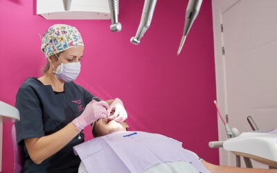 LA DENTISTA ESTHER MAJÁN PRESTA SERVICIO DE ODONTOLOGÍA A CLIENTES PACIENTES DE TODAS LAS ZONAS DE MÓSTOLES. SOMOS UNA CLINICA ODONTOLÓGICA CON LOS ÚLTIMOS AVANCES DENTALES. DISPONEMOS DE CONSULTA DENTAL CON ODONTOPEDIATRIA (DENTISTA ESPECIALIZADO EN NIÑOS).