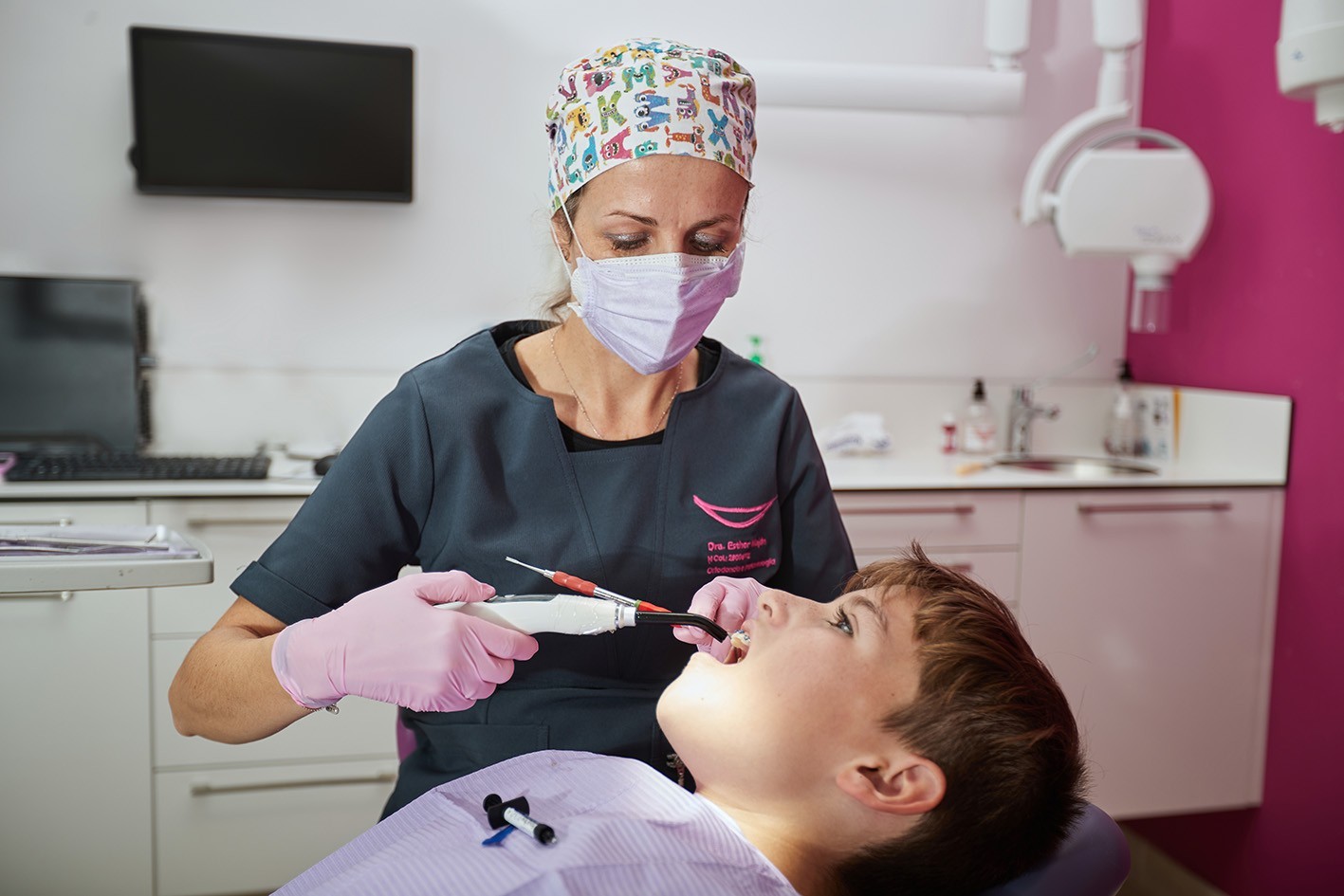 ODONTOPEDIATRÍA ESPECIALIZADA EN CLÍNICA DENTAL. ESPECIALISTAS EN REVISIONES INFANTILES Y TRATAMIENTOS DENTALES PARA NIÑOS Y JÓVENES. En Clinica Dental Esther Maján, disponemos de un área especializada de odontopediatría con odontólogos pediatras especializados en revisiones y todo tipo de tratamientos dentales para niños y jóvenes. En Clínica Dental Esther Maján, cuidamos de la salud dental de sus hijos mediante el control y la aplicación de las últimas tecnologías en el ámbito dental para los niños y jóvenes tengan sus dientes perfectos. En este sentido, además una salud bucal es un síntoma de una óptima salud general y para ello trabajan nuestros dentistas pedriatrícos. Consúltenos y estableceremos un protocolo a través de nuestros odontopediatras para evaluar y controlar el desarrollo de la dentadura de sus hijos y así evitar problemas futuros. CLINICAS-DENTALES-MOSTOLES-DENTISTAS-MÓSTOLES-TRATAMIENTOS-DENTALES-ECONOMICOS-TAC-DENTAL-BARATOS-DENTISTA-RECOMENDABLE-DE-CONFIANZA-PARQUE-COIMBRA-FAMILIAS-NUMEROSAS CLINICA DENTAL EN MOSTOLES – CLINICAS DENTALES EN MOSTOLES – DENTISTAS EN MOSTOLES – DENTISTA EN MOSTOLES – DENTISTA MOSTOLES – DENTISTAS MOSTOLES – DENTISTAS ECONOMICOS BARATOS EN MOSTOLES – CLINICAS DENTALES ECONOMICAS BARATAS EN MOSTOLES – DENTISTA CON BUENAS OPINIONES EN MOSTOLES – DENTISTAS CON BUENAS OPINIONES EN MOSTOLES – CLINICA DENTAL CON BUENAS OPINIONES EN MOSTOLES – CLINICAS DENTALES CON BUENAS OPINIONES EN MOSTOLES – CLÍNICA DENTAL EN MÓSTOLES – CLÍNICAS DENTALES EN MÓSTOLES – DENTISTAS EN MÓSTOLES – DENTISTA EN MÓSTOLES – DENTISTA MÓSTOLES – DENTISTAS MÓSTOLES – DENTISTAS ECONÓMICOS BARATOS EN MÓSTOLES – CLÍNICAS DENTALES ECONÓMICAS BARATAS EN MÓSTOLES – DENTISTA CON BUENAS OPINIONES EN MÓSTOLES – DENTISTAS CON BUENAS OPINIONES EN MÓSTOLES – CLÍNICA DENTAL CON BUENAS OPINIONES EN MÓSTOLES – CLÍNICAS DENTALES CON BUENAS OPINIONES EN MÓSTOLES – CLÍNICA DENTAL CON PRECIOS ESPECIALES, OFERTAS, PROMOCIOINES Y DESCUENTOS PARA FAMILIAS NUMEROSAS EN MOSTOLES (MADRID) – CLÍNICAS DENTALES CON PRECIOS ESPECIALES, OFERTAS, PROMOCIONES Y DESCUENTOS PARA FAMILIAS NUMEROSAS EN MÓSTOLES (MADRID). DENTISTAS EN MOSTOLES – DENTISTA EN MOSTOLES – DENTISTA MOSTOLES – DENTISTAS MOSTOLES – DENTISTAS ECONOMICOS BARATOS EN MOSTOLES – CLINICAS DENTALES ECONOMICAS BARATAS EN MOSTOLES – ORTODONCISTA EN MOSTOLES – ORTODONCISTAS EN MOSTOLES – BUEN DENTISTA EN MOSTOLES – BUENA CLINICA DENTAL EN MOSTOLES – DENTISTA RECOMENDABLE EN MOSTOLES – DENTISTAS RECOMENDABLES EN MOSTOLES – CLÍNICA DENTAL EN MÓSTOLES – CÍINICAS DENTALES EN MÓSTOLES – DENTISTAS EN MÓSTOLES – DENTISTA EN MÓSTOLES – DENTISTA MÓSTOLES – DENTISTAS MÓSTOLES – DENTISTAS ECONÓMICOS BARATOS EN MÓSTOLES – CLÍNICAS DENTALES ECONÓMICAS BARATAS EN MÓSTOLES – ORTODONCISTA EN MÓSTOLES – ORTODONCISTAS EN MÓSTOLES – BUEN DENTISTA EN MÓSTOLES – BUENA CLÍNICA DENTAL EN MÓSTOLES – DENTISTA RECOMENDABLE EN MÓSTOLES – DENTISTAS RECOMENDABLES EN MÓSTOLES – DENTISTAS CON PRECIOS ESPECIALES, OFERTAS, PROMOCIOINES Y DESCUENTOS PARA FAMILIAS NUMEROSAS EN MOSTOLES (MADRID) – DENTISTA CON PRECIOS ESPECIALES, OFERTAS, PROMOCIONES Y DESCUENTOS PARA FAMILIAS NUMEROSAS EN MÓSTOLES (MADRID).